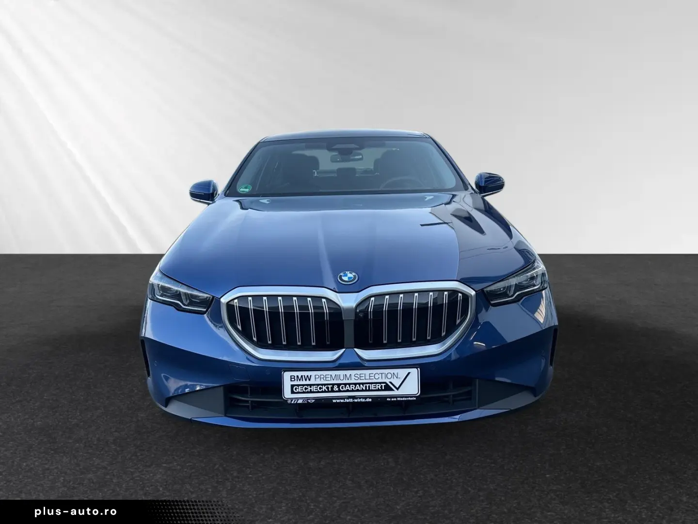 BMW 550e xDrive pano