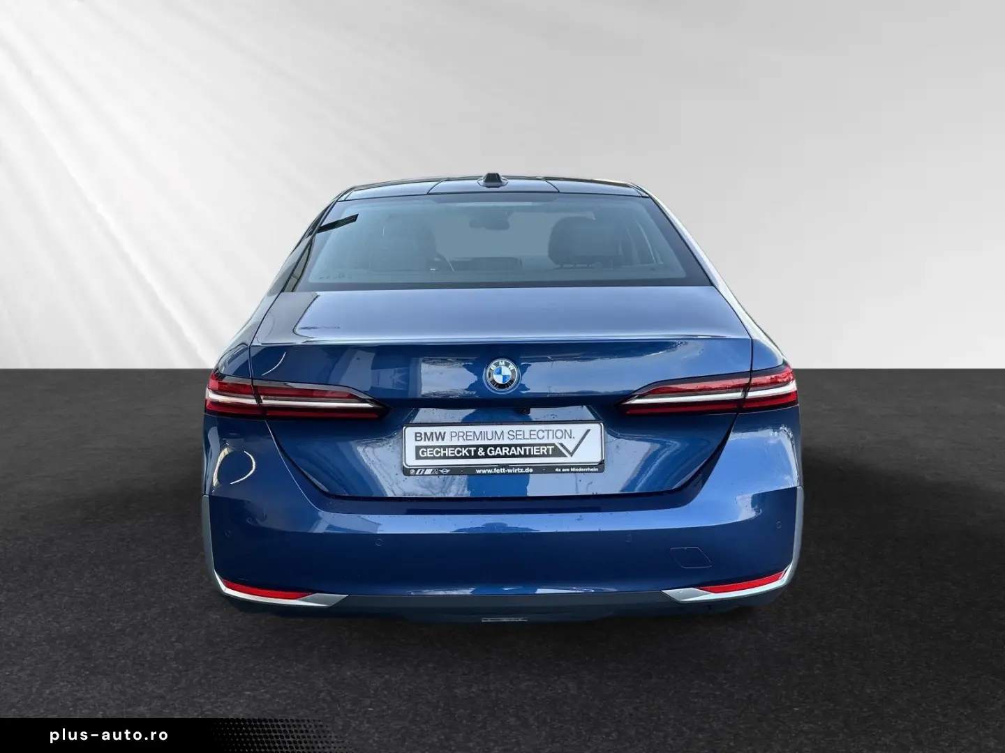 BMW 550e xDrive pano