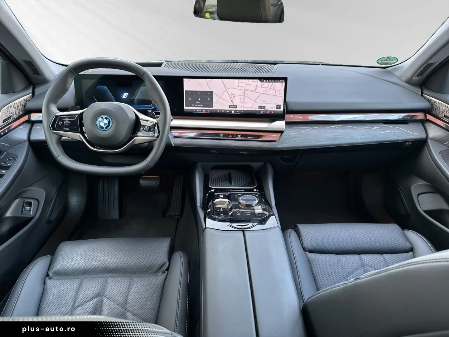 BMW 550e xDrive pano