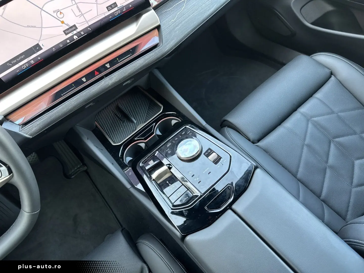 BMW 550e xDrive pano