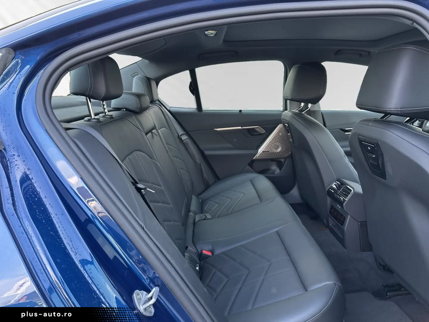 BMW 550e xDrive pano