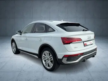 AUDI Q5 Sportback TFSI e S line business qu S tr HUD