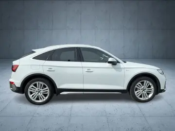 AUDI Q5 Sportback TFSI e S line business qu S tr HUD