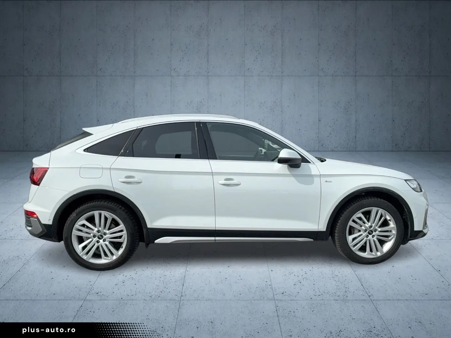 AUDI Q5 Sportback TFSI e S line business qu S tr HUD