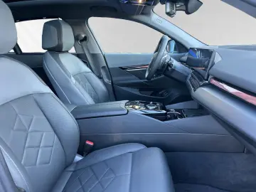 BMW 550e xDrive Panorama