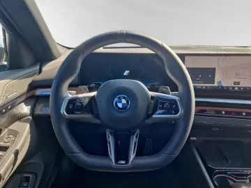 BMW 550e xDrive M Sport P