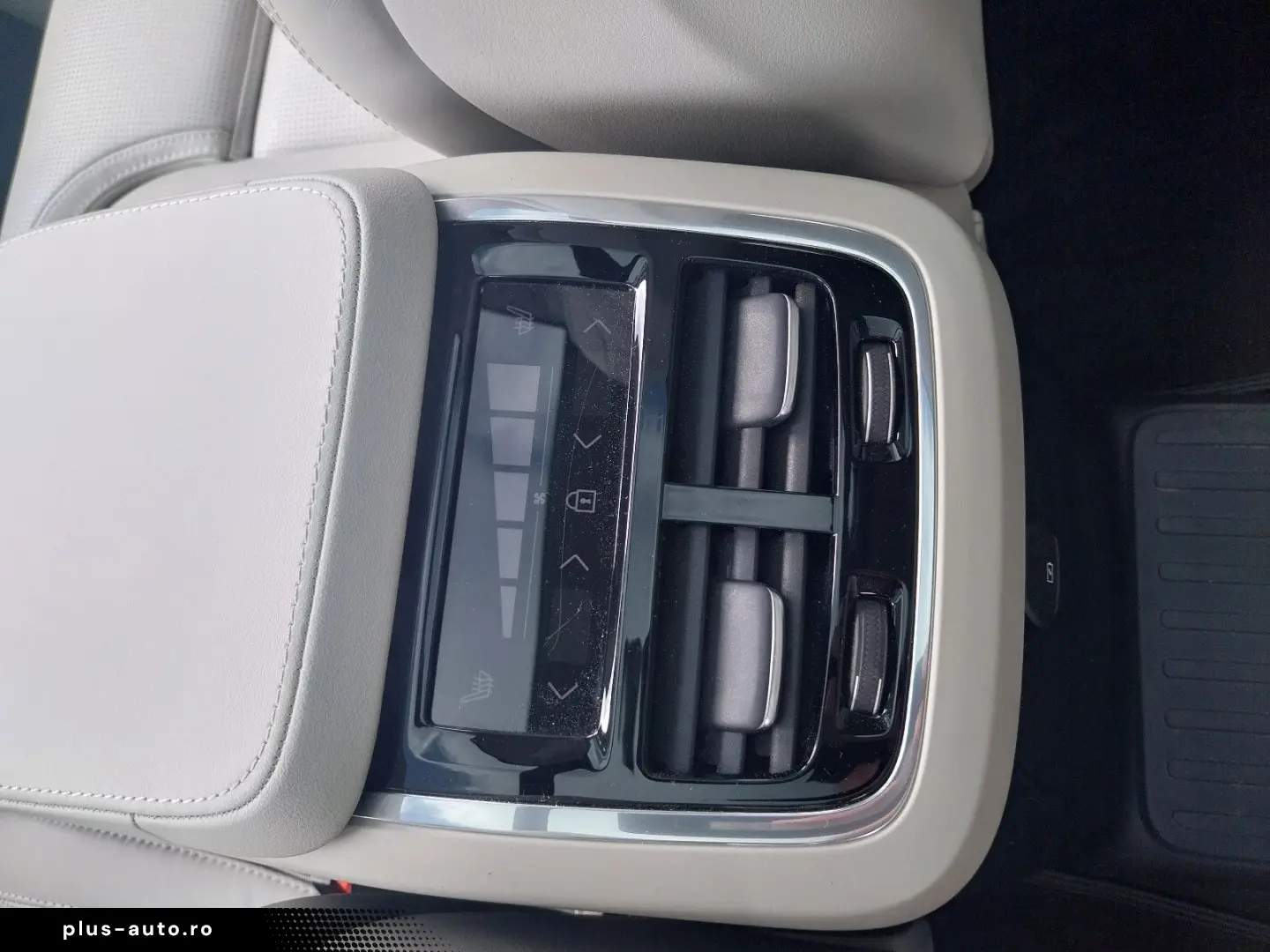 VOLVO XC90 T8  Ultra Dark Recharge Plug-In Hybrid AWD