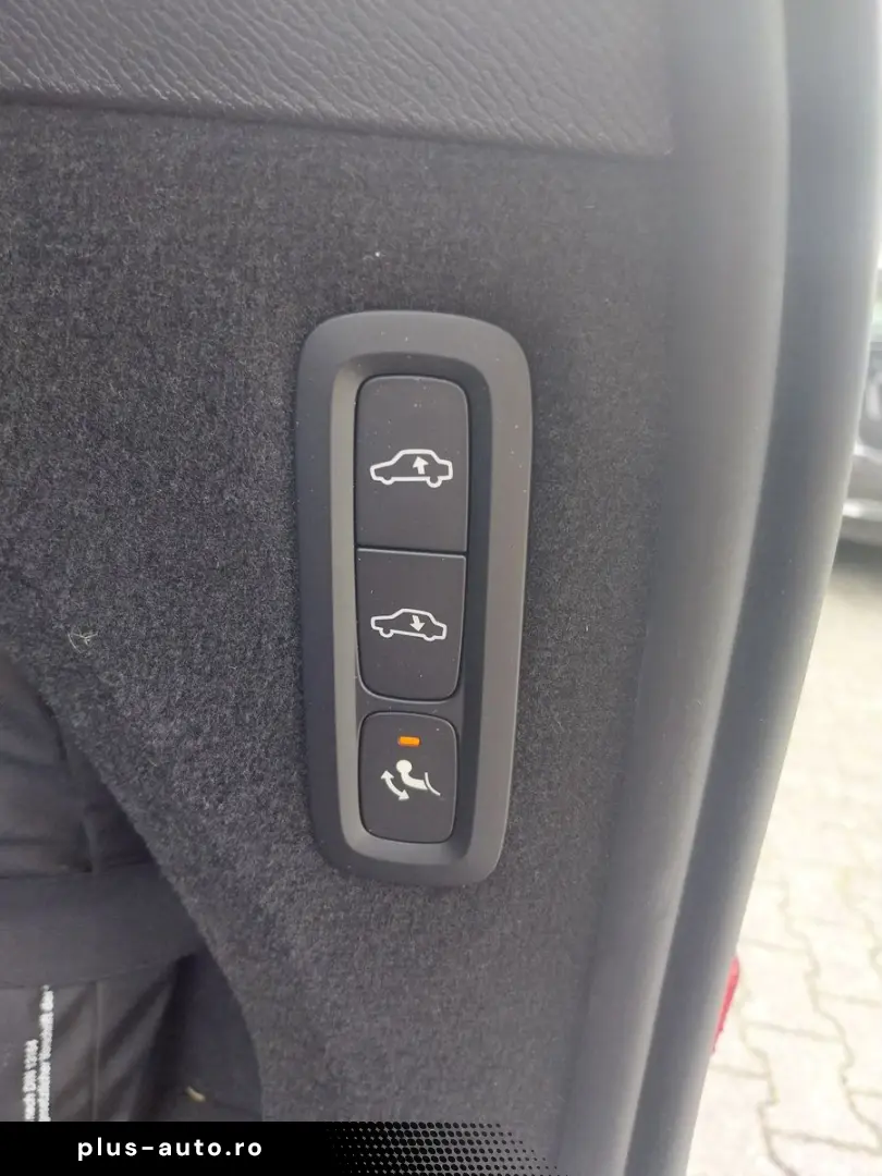 VOLVO XC90 T8  Ultra Dark Recharge Plug-In Hybrid AWD