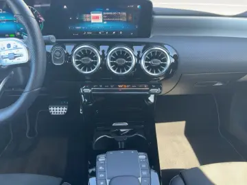 MERCEDES-BENZ CLA 250 e AMG Pano Multibeam Memo