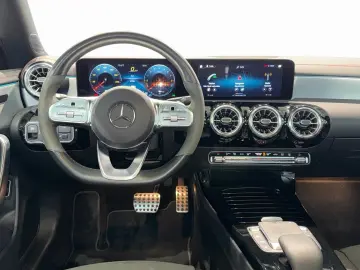 MERCEDES-BENZ CLA 250 e AMG Night Panorama