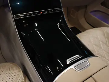 MERCEDES-BENZ S 500L 4Matic AMG Line Chauffeur Execu…
