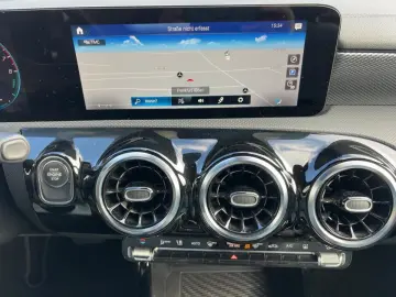 MERCEDES-BENZ CLA 250 e Progressive Navi Pano LED R-Kam