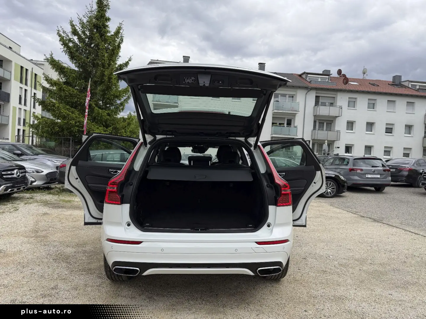VOLVO XC60 R Design LED KAMERA LEDER MEMORY SPURASSIST