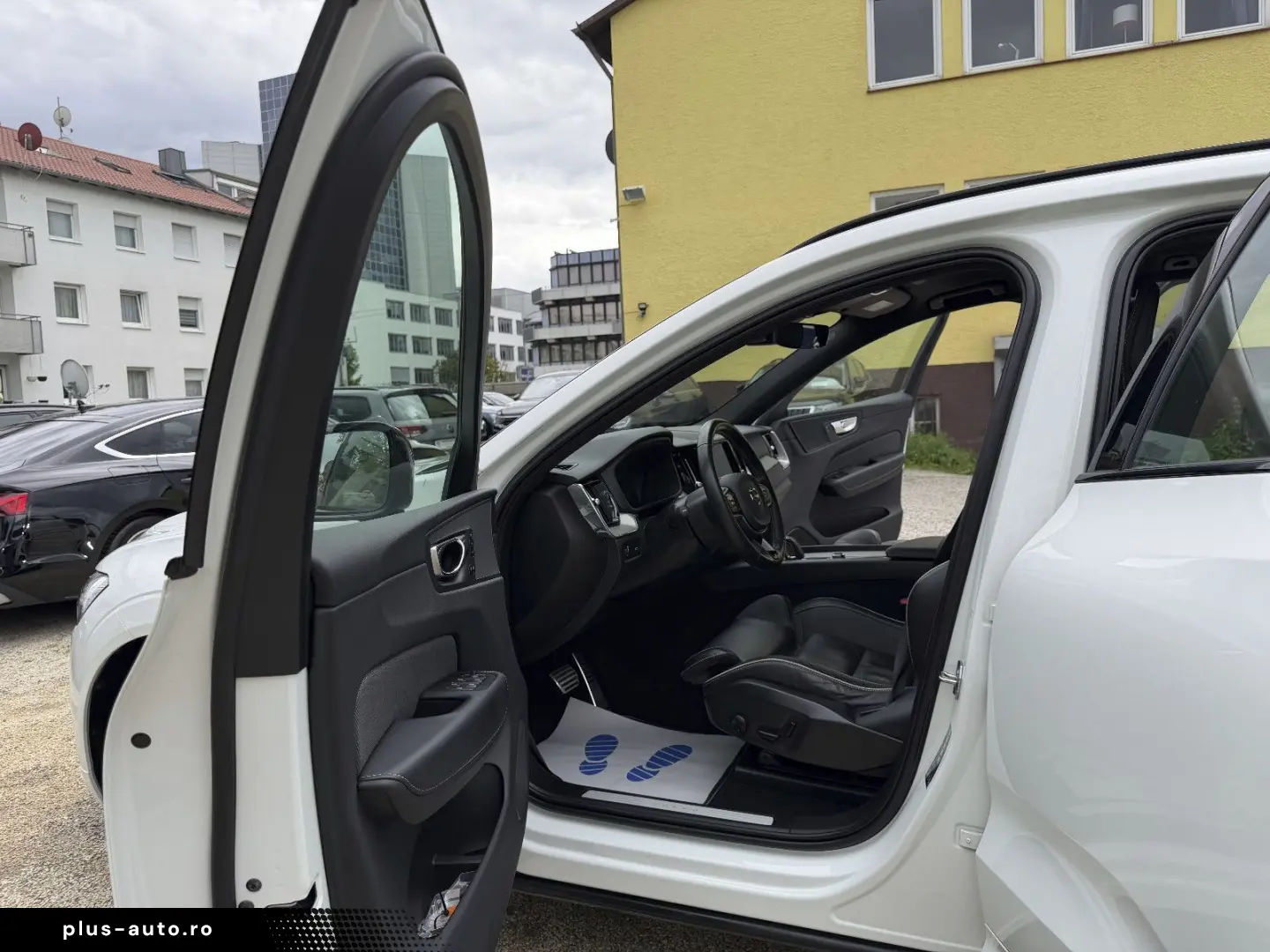 VOLVO XC60 R Design LED KAMERA LEDER MEMORY SPURASSIST