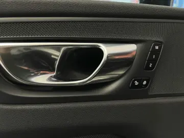 VOLVO XC60 R Design LED KAMERA LEDER MEMORY SPURASSIST