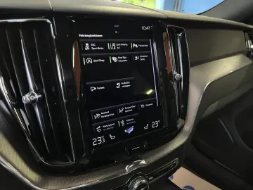 VOLVO XC60 R Design LED KAMERA LEDER MEMORY SPURASSIST