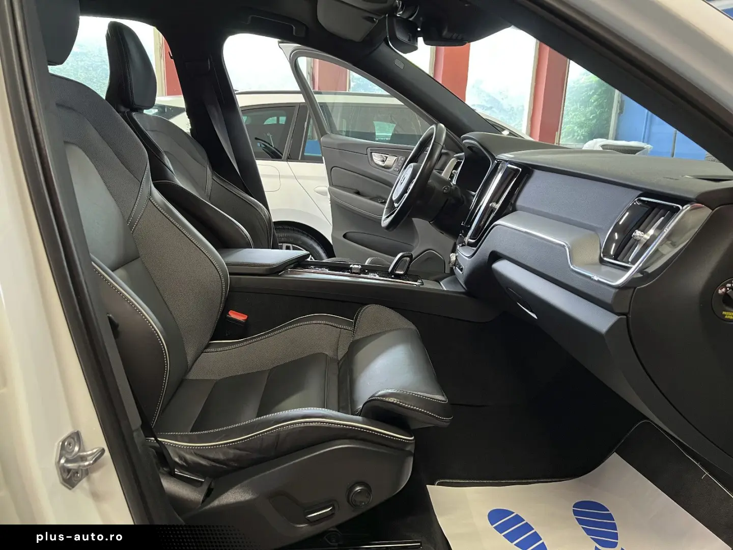 VOLVO XC60 R Design LED KAMERA LEDER MEMORY SPURASSIST