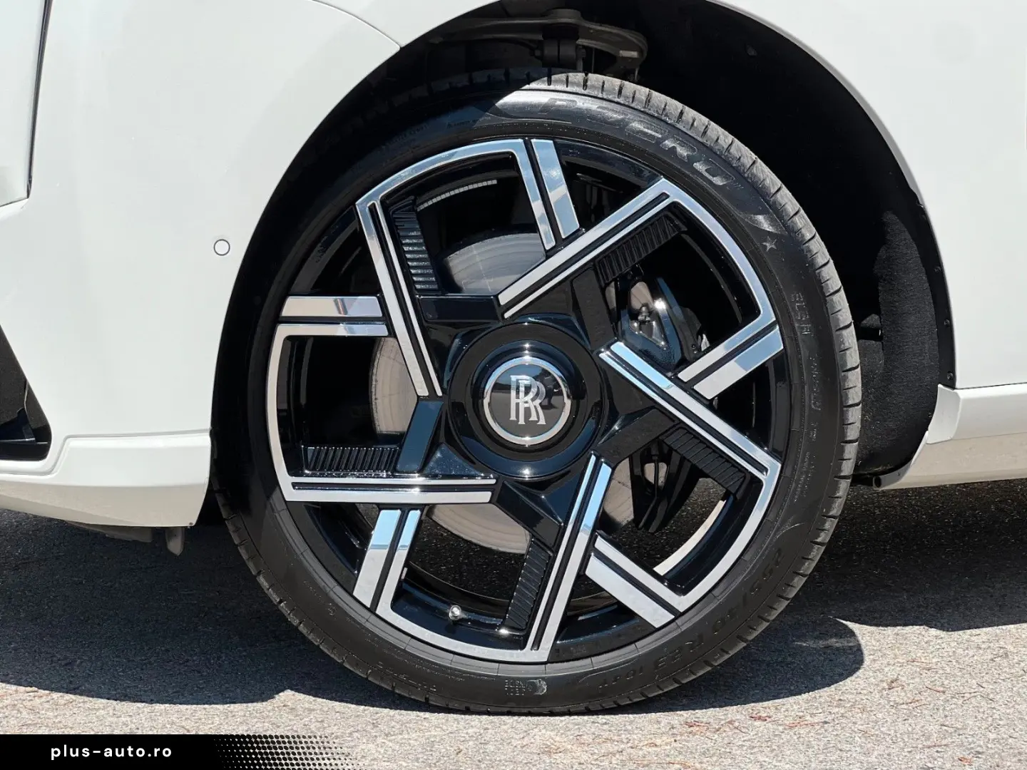 ROLLS-ROYCE Cullinan 2024 — imagine 9