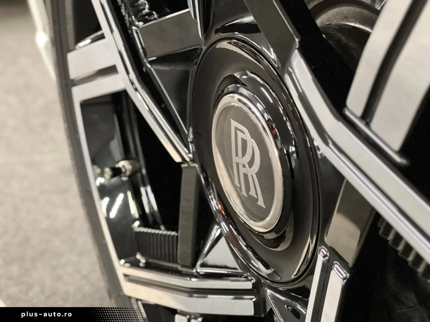 ROLLS-ROYCE Cullinan 2024 — imagine 10