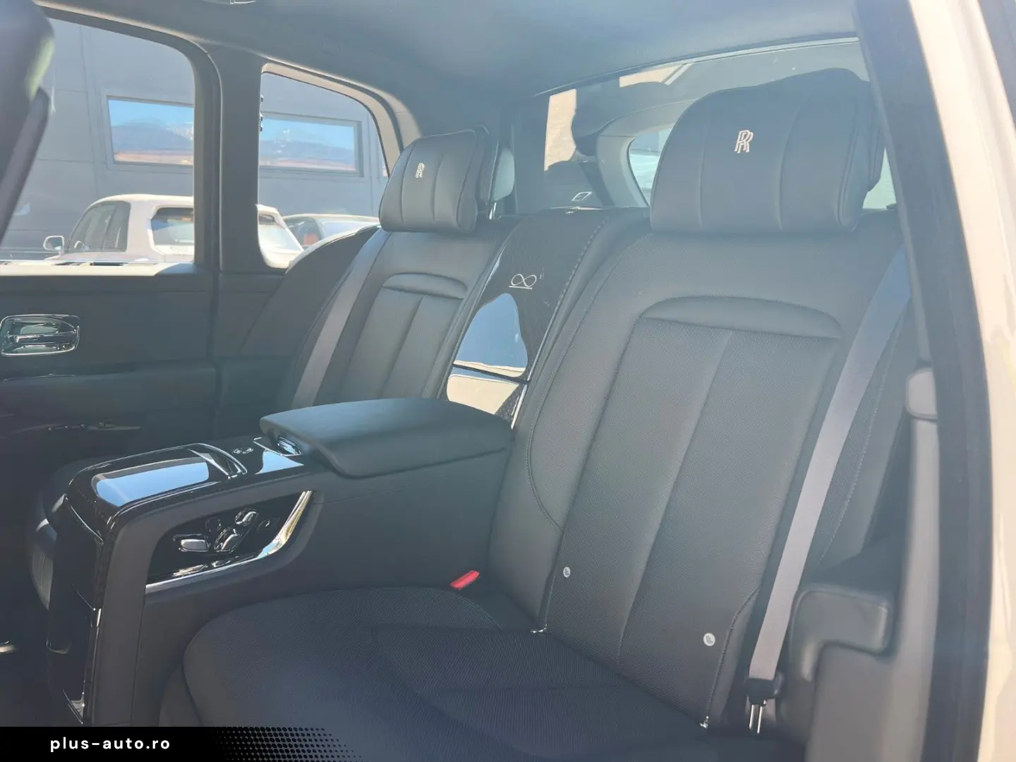 ROLLS-ROYCE Cullinan 2024 — imagine 19