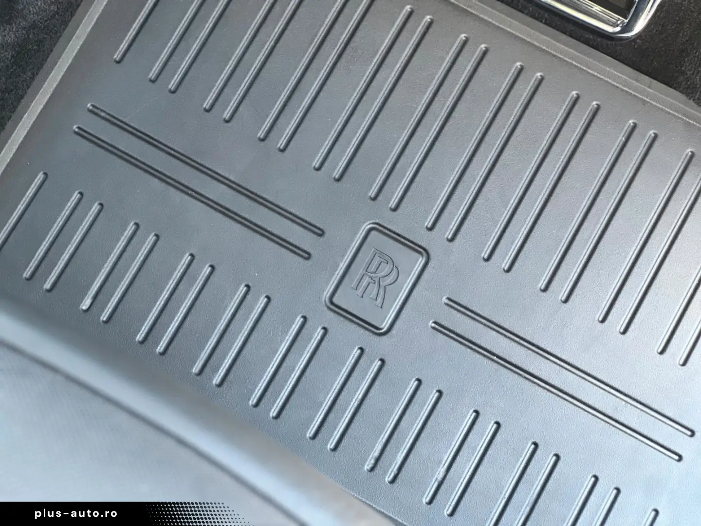 ROLLS-ROYCE Cullinan 2024 — imagine 33