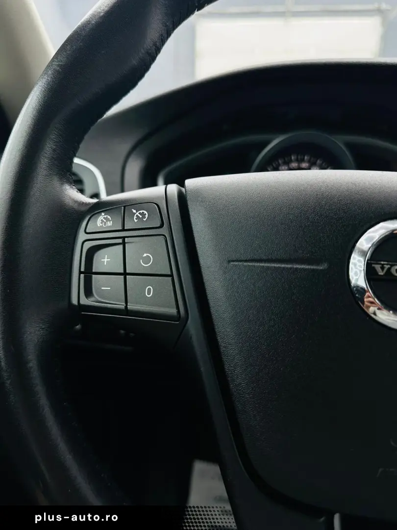 VOLVO V40 2017 2.0D E6 Garantie 12 Luni Rate Avans 0 Doar Cu