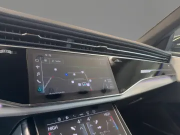 AUDI Q8 50 TDI quattro S line selection HuD Pano