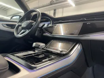 AUDI Q8 50 TDI quattro S line selection HuD Pano