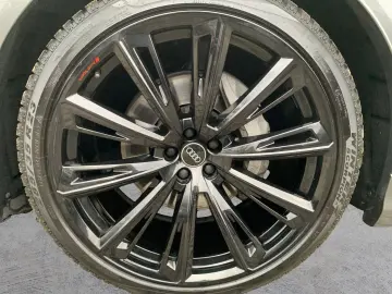 AUDI Q8 50 TDI QUATT S LINE MATRIX RAUTE AHK PANO B&O