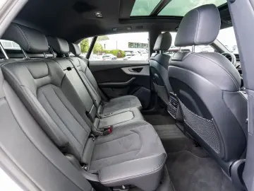AUDI Q8 SUV 50TDI S line NAVI LED PANO HUD AHK 360