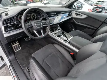 AUDI Q8 SUV 50TDI S line NAVI LED PANO HUD AHK 360
