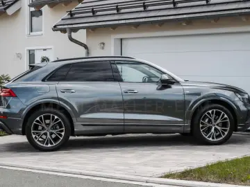 AUDI Q8 50 TDI quattro S LINE AHK B&O PANO 360 GRAD