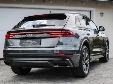 AUDI Q8 50 TDI quattro S LINE AHK B&O PANO 360 GRAD