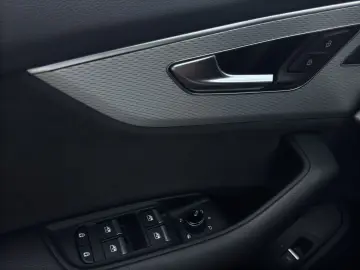 AUDI Q8 50 TDI Q 2x S LINE LM23 ACC ALLRADL AHK PANO