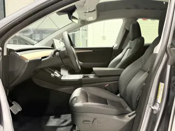 Tesla Model Y Dual Motor Performance Autopilot Avansat