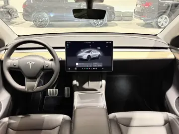 Tesla Model Y Dual Motor Performance Autopilot Avansat
