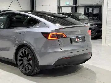 Tesla Model Y Dual Motor Performance Autopilot Avansat