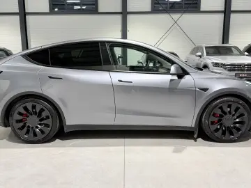 Tesla Model Y Dual Motor Performance Autopilot Avansat