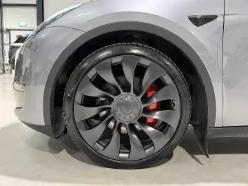 Tesla Model Y Dual Motor Performance Autopilot Avansat