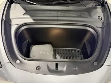 Tesla Model Y Dual Motor Performance Autopilot Avansat