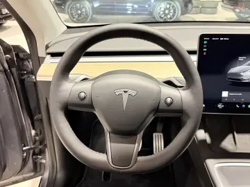 Tesla Model Y Dual Motor Performance Autopilot Avansat