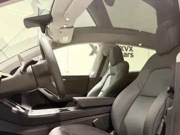 Tesla Model Y Dual Motor Performance Autopilot Avansat