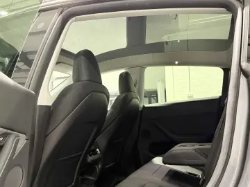 Tesla Model Y Dual Motor Performance Autopilot Avansat