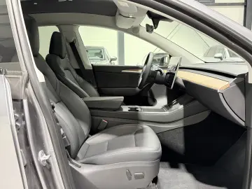 Tesla Model Y Dual Motor Performance Autopilot Avansat