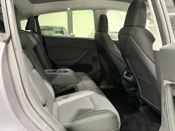 Tesla Model Y Dual Motor Performance Autopilot Avansat
