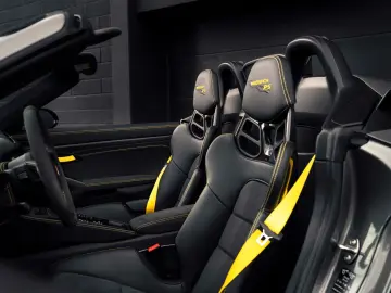 PORSCHE 718 Boxster Spyder RS WEISSACH PCCB PASM