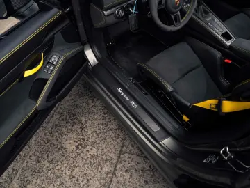 PORSCHE 718 Boxster Spyder RS WEISSACH PCCB PASM