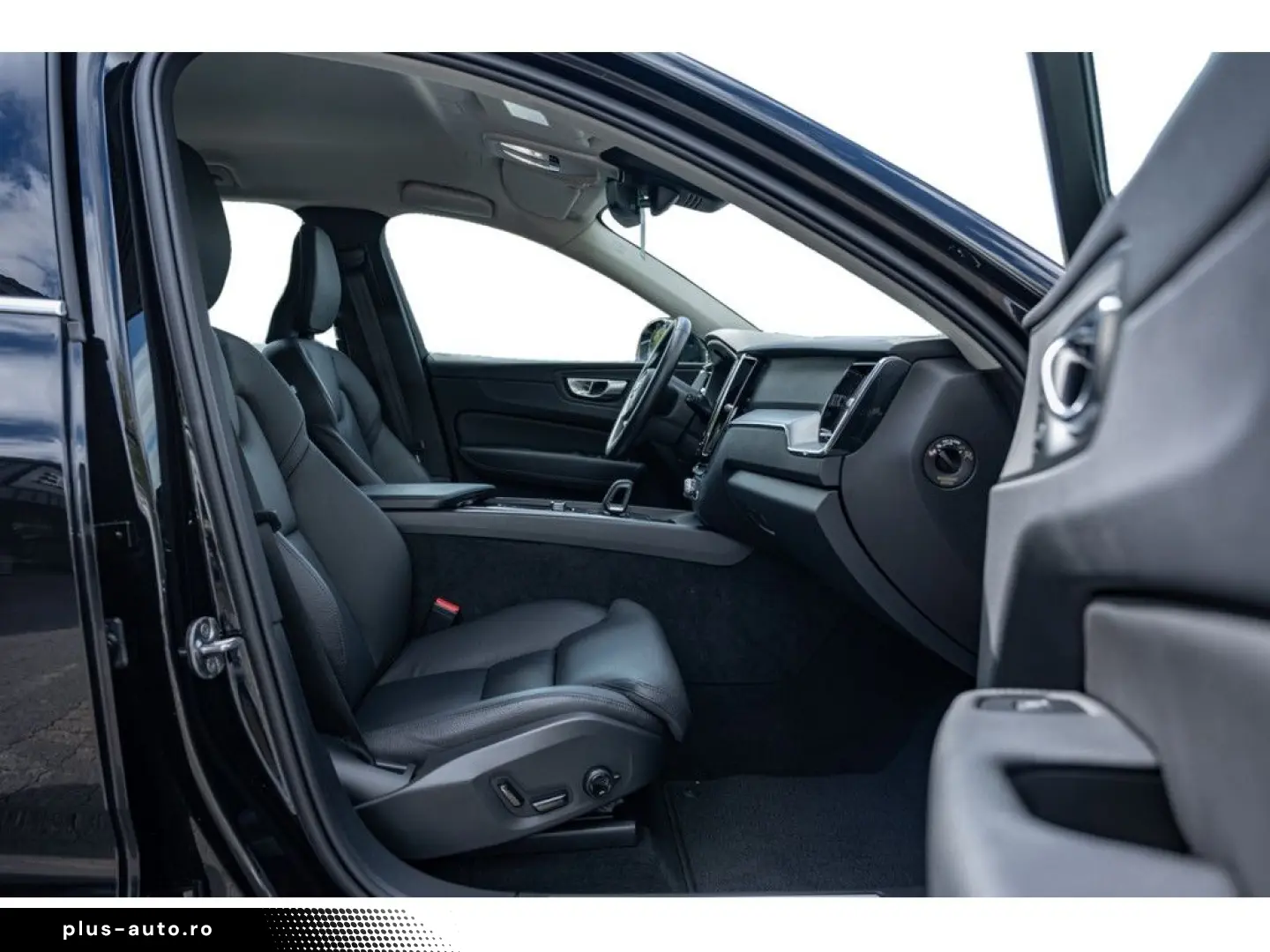 VOLVO XC60 2021 — imagine 10