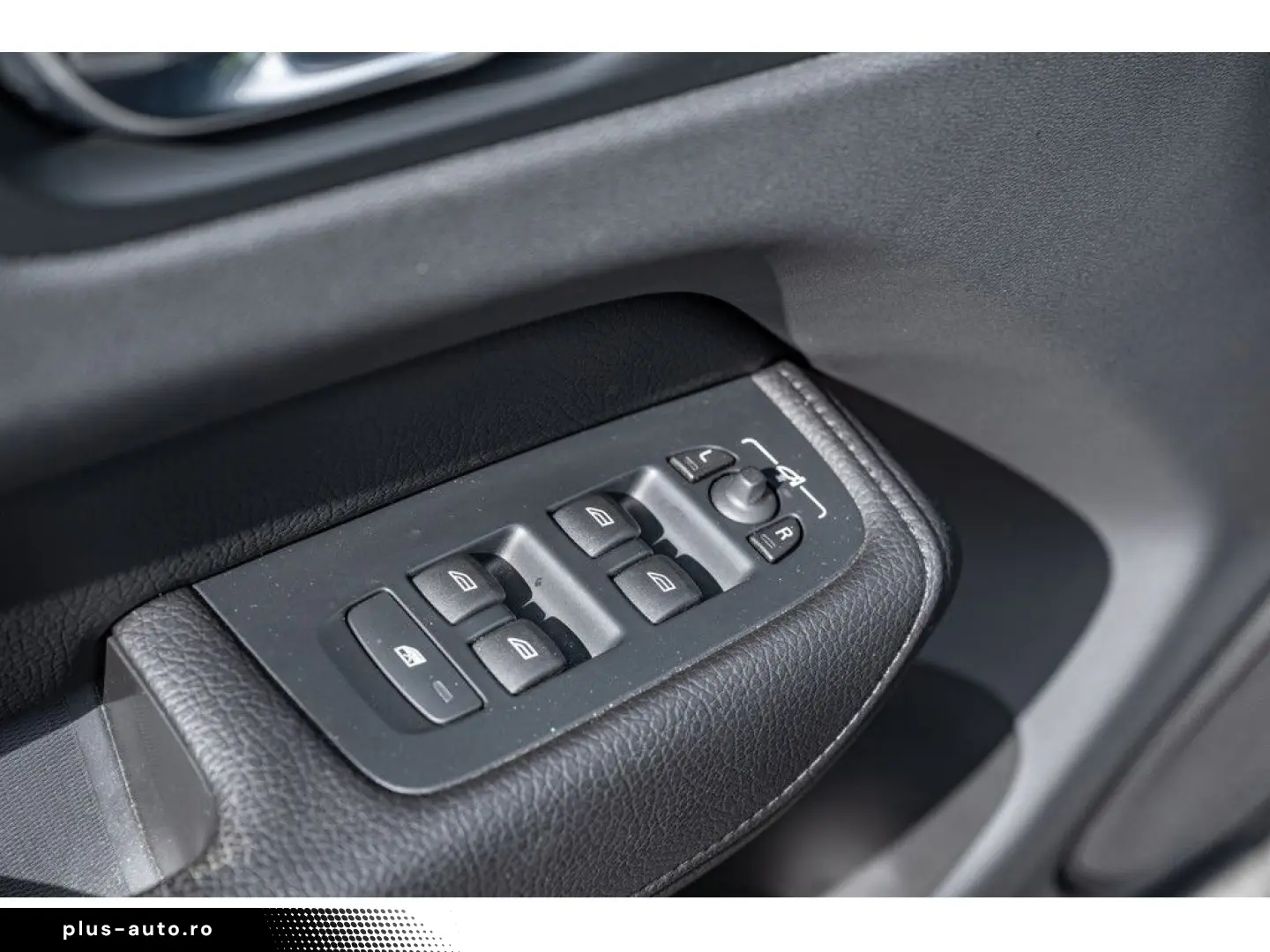 VOLVO XC60 2021 — imagine 24