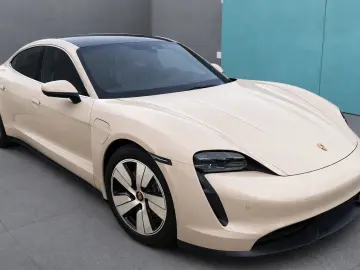 PORSCHE Taycan 4S   VOLL  PANORAMA HUD 360 MATRIX